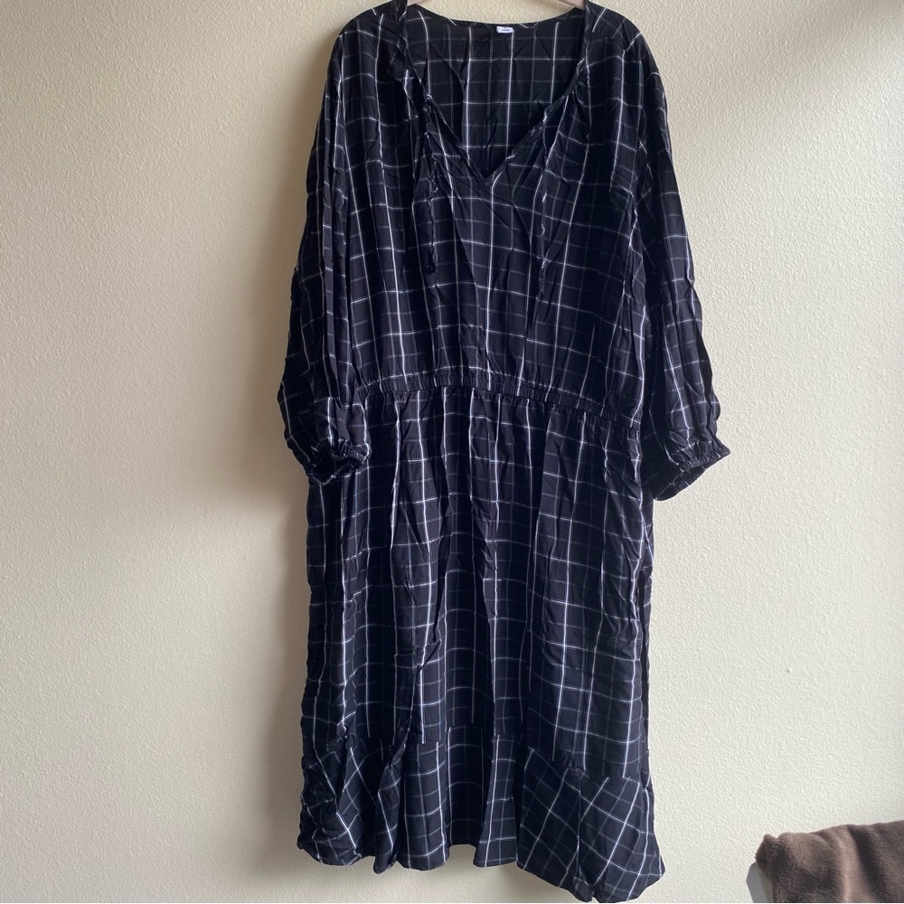 Old Navy Black Plaid Waist-Defined Tie-Neck Plus-Size Dress - Picture 2 of 16